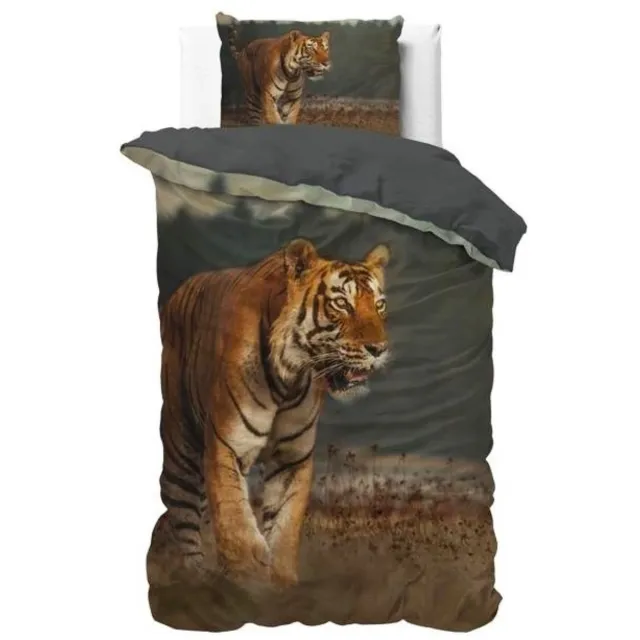 Sleeptime dekbedovertrek (dekbed hoes) taupe / bruin / grijs met grote tijger / tiger (wild dier) in de natuur / savanne (rustig beddengoed natuur slaapkamer!)