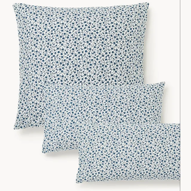 Westwing Collection Gewassen katoenen kussensloop Nolana met fijn bloemenpatroon Blauw