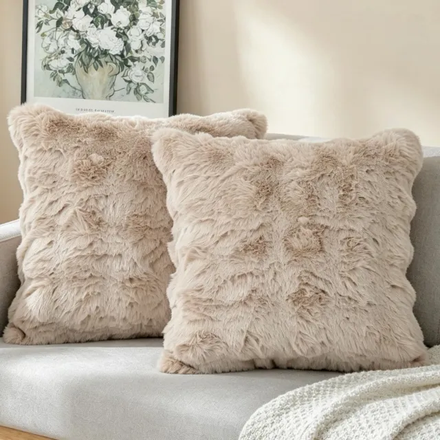 Famanu Set van 2 kussenslopen van pluche kunstbont in beige, 45 cm x 45 cm, decoratieve hoezen in moderne Marokkaanse stijl, voor slaapkamer en woonkamer, voegt comfort en stijl toe aan uw interieur