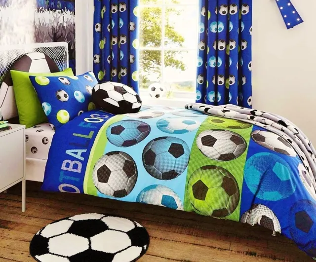 Catherine Lansfield 2-persoons jongens dekbedovertrek (dekbed hoes) blauw met fel groene streep (limegroen) en grote voetballen “football” CL tweepersoons 200 x 200 cm (voetbalkamer, Sint & Kerst cadeau))