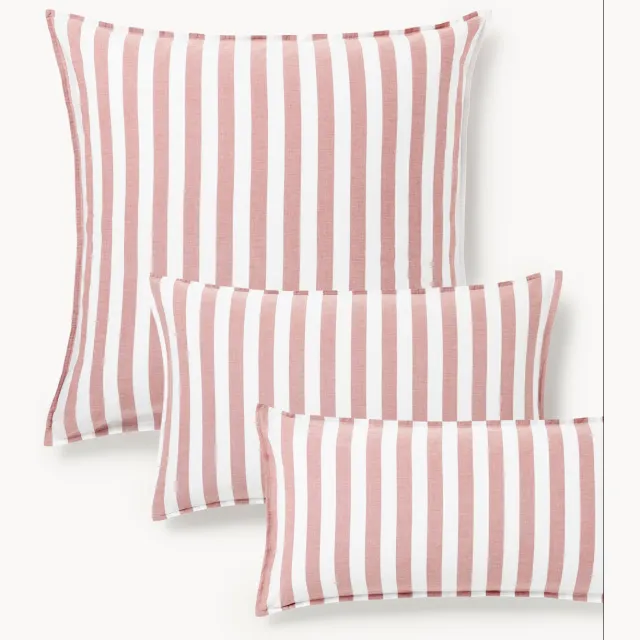 Westwing Collection Gestreepte katoenen kussenhoes Diogo Wit, Rood