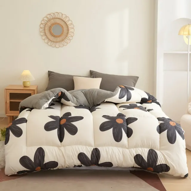 J.T.R Gebloemd gewatteerd dekbed met grote bloemenprint - Wit en zwart -155x220 cm
