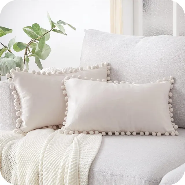 Thuys Set van 2 fluwelen kussens met pompons effen kussenslopen, decoratieve kussenhoezen, hoofdkussen, zitkussen, voor bank, slaapkamer, woonkamer, kantoor, auto, 30 x 50 cm, beige-wit Beige wit