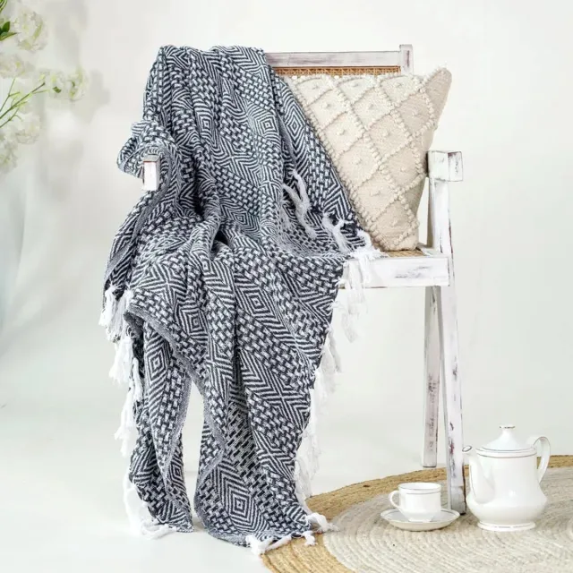 Urbane Hide Geweven Zachte Plaid met Diamantpatroon | SierPlaids | 125x155 cm | met Franjes | 100% Katoen | Zwart en wit Part G
