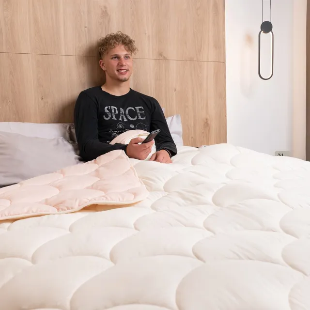 Zydante Eazy Dekbed van Microvezel – Zacht en Ademend – Wasbaar – Licht en Comfortabel – Onderhoudsvriendelijk – Crème/Pink - 240x200 Wit