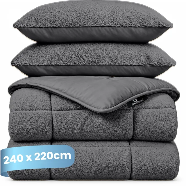 Slaapspeciaal Teddydekbed - Dekbed zonder overtrek - Winterdekbed - Wasbaar dekbed zonder overtrek - Hoesloos dekbed - Fluffy - 2 in 1 Dekbed - Antraciet - 240x220 cm - Inclusief 2 Kussenslopen 60x70 cm Teddy Antraciet