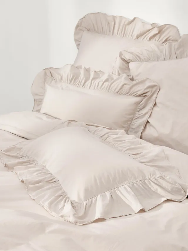 Westwing Collection Gewassen katoenen perkal dekbedovertrek Louane met ruches Beige