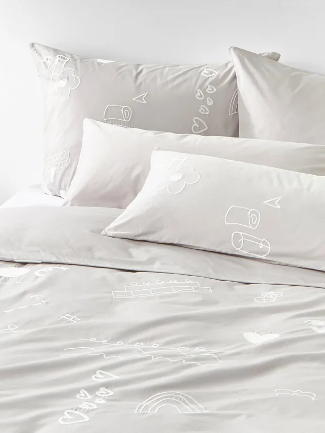 Westwing Collection Westwing Crosby Studios, Katoenen dekbedovertrek Jouy met geborduurd patroon Grijs, Wit
