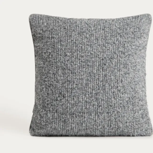 Homla Kussensloop | VANTE | zacht grijs met decoratief streeppatroon | 45x45 cm | 783647 Ecru