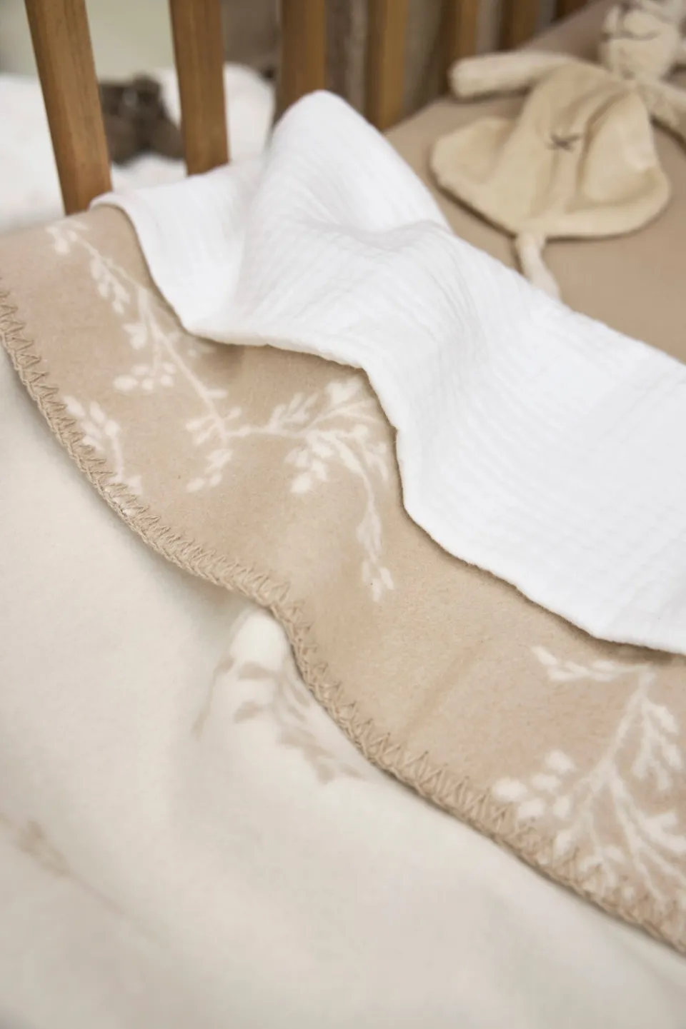 Meyco ledikantdeken Branches beige, foto 6