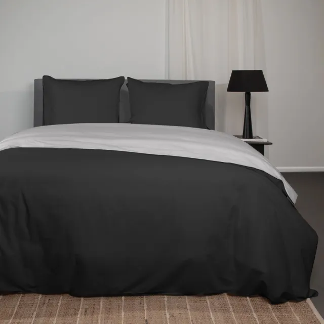 Superieur Dekbedovertrek Twin Face – Zwart / Lichtgrijs - 100% Katoen - 200x200/220cm Tweepersoons – Stoere lichtgijze met zwart dekbedset – adembenemend in uitstraling – optimaal ventilerend en ademend