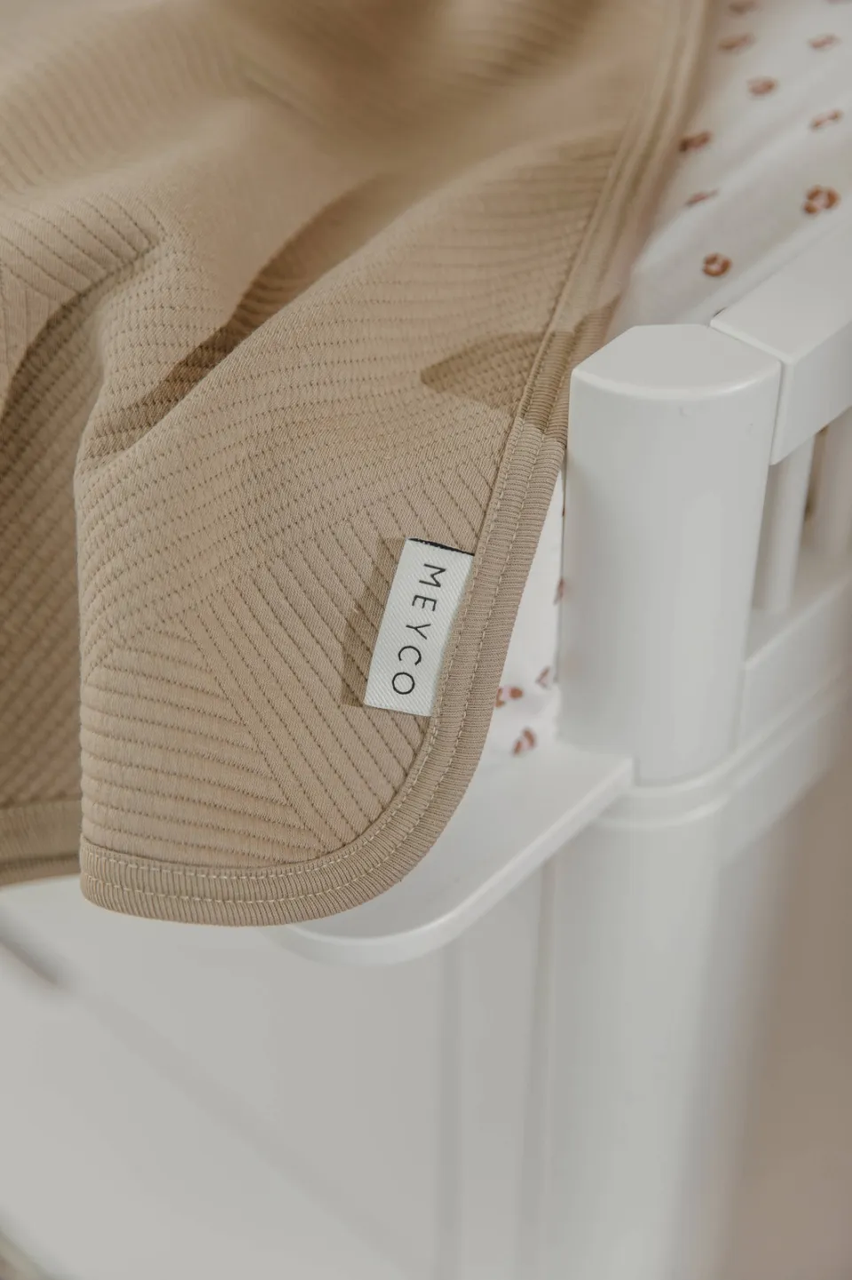 Meyco Pure jacquard wiegdeken taupe, foto 3