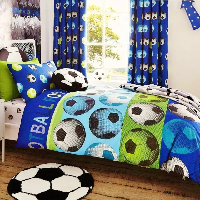 Catherine Lansfield 1-persoons jongens dekbedovertrek (dekbed hoes) blauw met fel groene streep (limegroen) en grote voetballen “football” CL eenpersoons 140 x 200 cm (voetbalkamer)