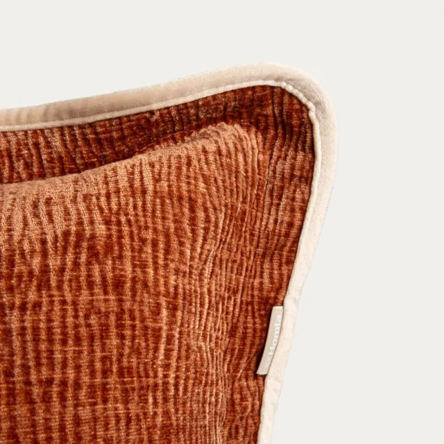 Homla Kussensloop | TENEBRA | karamel- en beigekleurige chenille met decoratieve afwerking en golvende textuur | 45x45 cm | 783043 Multicolor