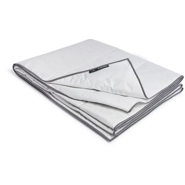 Blackroll RECOVERY BLANKET ZOMER 135x200 cm – Lichte herstel- & verzwaringsdeken – Voor ontspanning & diepe slaap – Infrarood effect – Wit/Grijs