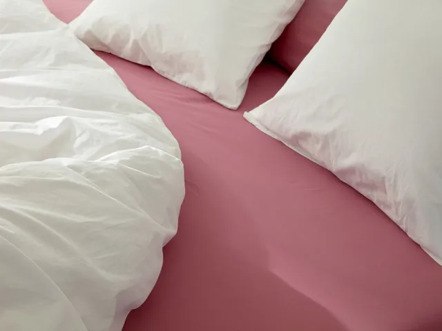 Yumeko hoeslaken percal katoen framboosroze 90x200x30 - Bio, eco & fairtrade Raspberry Dream