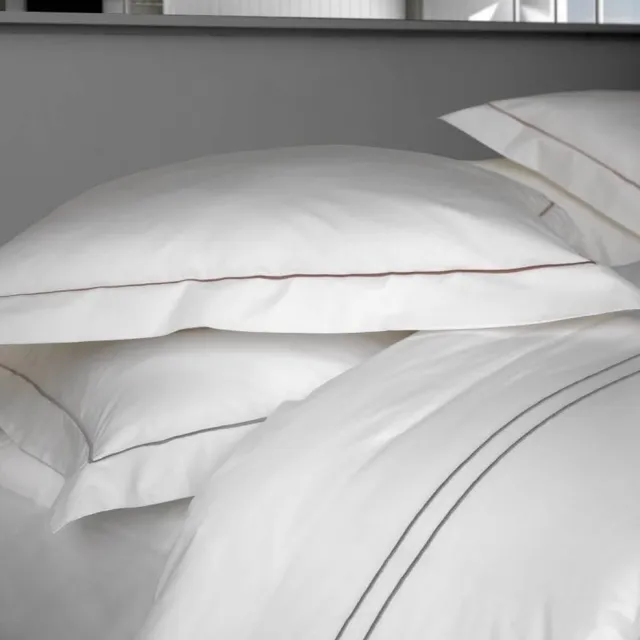 Casilin Luxe Dekbedovertrek - Hotel Kwaliteit - Katoen Perkaal - Dylan - Grijze bies - tweepersoons - lits jumeaux - 240 x 220cm wit met lichtgrijze bourdon