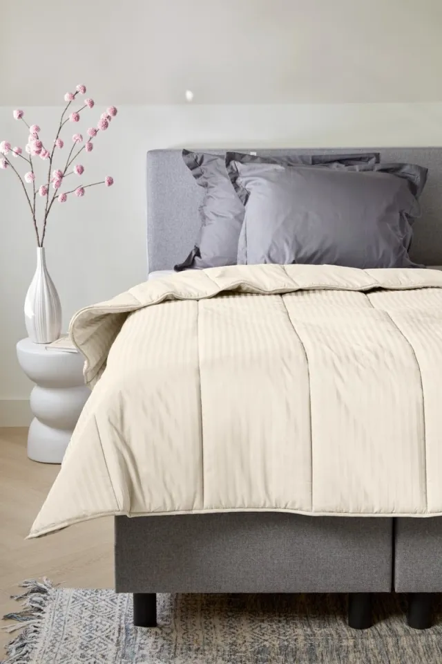 Dreamers Den Lazy Dekbed - Streep - Dekbed zonder overtrek - Wasbaar dekbed zonder dekbedovertrek - Wasbaar - Dekbed met vaste overtrek - 140x200 cm - Creme