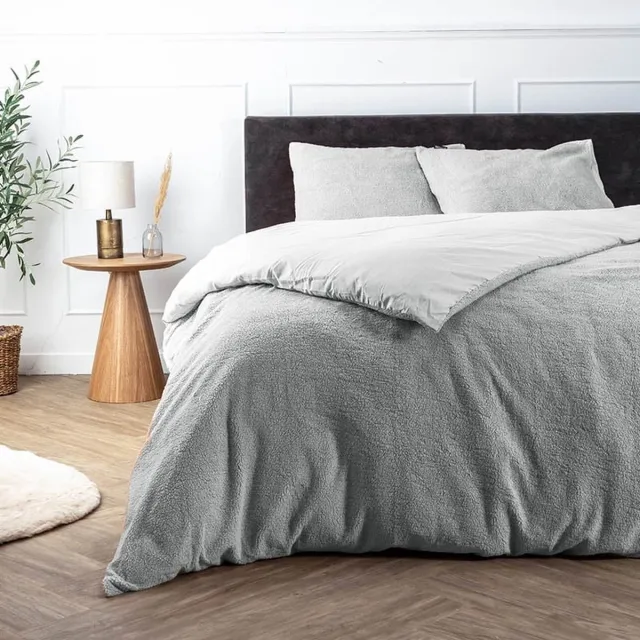 Dekbed-Discounter Fresh and Co Dekbedovertrek - Katoen-Satijn - Dubbele instopstrook - Wassen op 30 graden - Inclusief 2 kussenslopen - Lichtgrijs