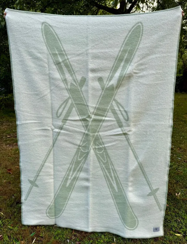 Belpo Wollen Plaid / Deken SKI's Sage/Green- 100% nieuwe wol, extra dik - extra zacht - warm - isolerend - 2 kleurig - Must Have voor Ski liefhebbers! - 130x170cm - Perfect cadeau idee groen