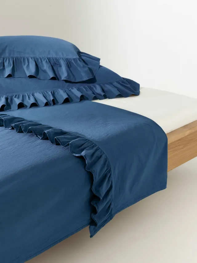 Westwing Collection Gewassen katoenen perkal laken Louane met ruches Blauw