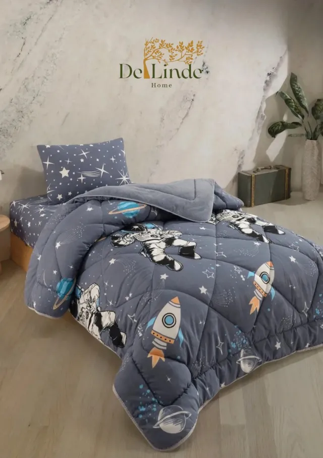 De Linde Home Dekbed zonder overtrek - Inclusief Kussensloop - Astronautenprint - ca. 140x200 cm - Eenpersoons - Kinderdekbed zonder overtrek - 2 in 1 Dekbed - Teddy - Zacht & Hypoallergeen - 4 Seizoenen - Dubbelzijdig - Wasbaar - Ultra Soft - De Linde Home