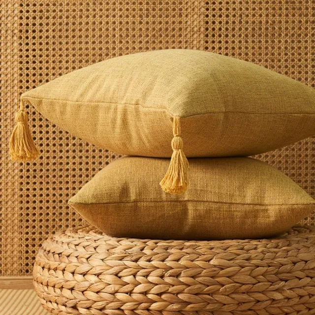 SNQ 2 gele kussenslopen met kwastjes - 45×45 cm - Vulling niet inbegrepen - Comfortabel en huidvriendelijk - Landelijke stijl - Geweven katoen-linnenmix - Geschikt voor banken of bedden