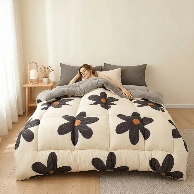 J.T.R Gebloemd gewatteerd dekbed met grote bloemenprint - Crème en donkergrijs - 135x200 cm