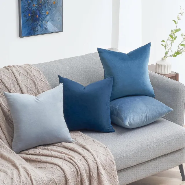 Famanu Kussensloop van fluweel - kussenhoes voor sofakussen - sierkussen - decoratie voor bank - slaapkamer en woonkamer - zacht kleurverloop - set van 4 kussenslopen - 40 x 40 cm - blauw Blue